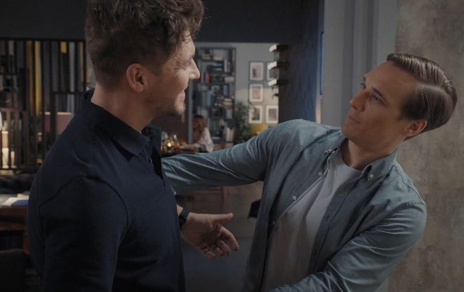 M jak miłość, odcinek 1874: Olek (Maurycy Popiel), Marcin (Mikołaj Roznerski)