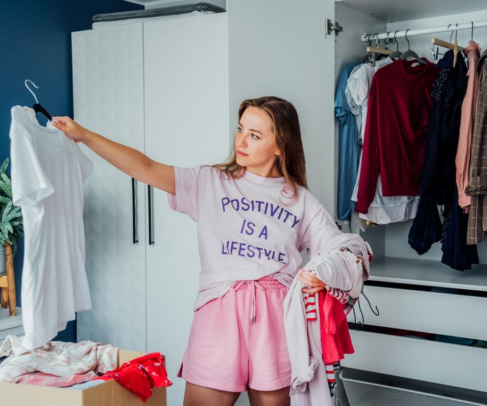 Zła na zakaz wyrzucania ubrań? Tak dzięki niemy zaoszczędzić nawet 70%