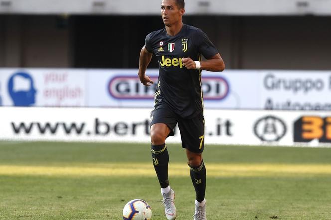 Cristiano Ronaldo zadebiutował w Juventusie i... połamał rywala [ZDJĘCIE]