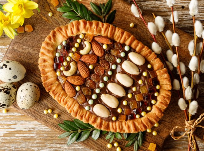 Mazurek orzechowo-czekoladowy: przepis z masą orzechową