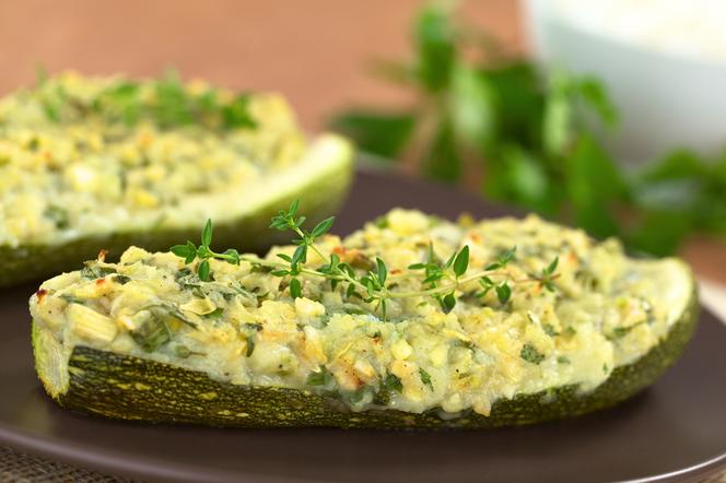Cukinie na grilla faszerowane parmezanem i tymiankiem