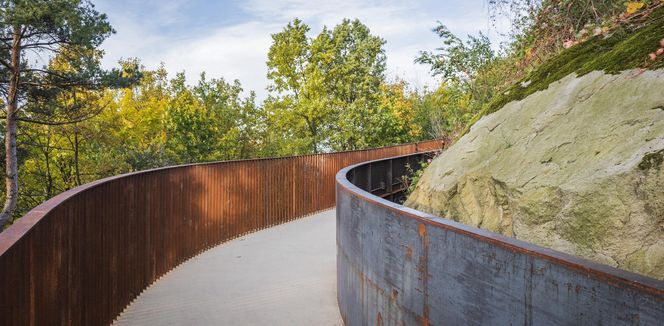 Kładka pieszo-rowerowa z zapory na Wzgórze Zamkowe w Dobczycach