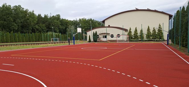 Boisko szkolne w Ruszczy w gminie Połaniec