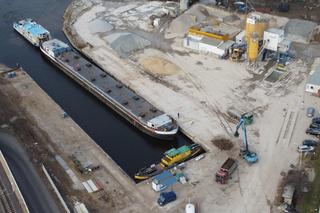 Demontowali statek na wodzie. Wpadli na gorącym uczynku