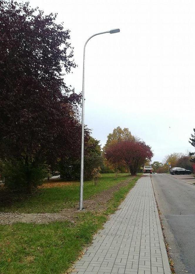 Lampy są ale nie świecą. Gmina uspokaja i dopina formalności