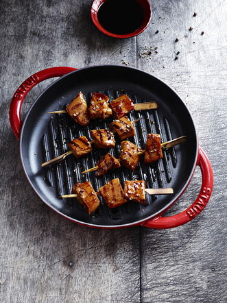 Patelnia grillowa Staub z linii Cherry - żeliwna