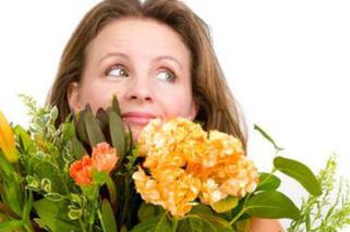 kobieta, kwiaty, bukiet kwiatów, dzień matki