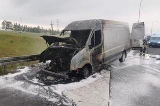 Pożar busa na obwodnicy S51. Auto spłonęło doszczętnie [ZDJĘCIA]