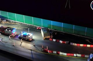 Wypadke na S7. Wjechał na remontowaną drogę. Wielka ciężarówka runęła na bok