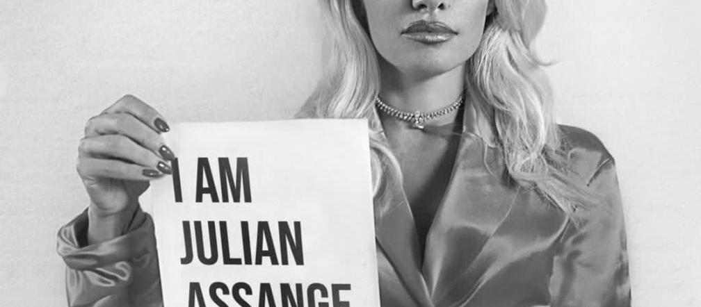 Pamela pokazała się prezydentowi w bikini! Chciała tylko jednego