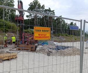 Badanie geologiczne na plaży w Lubiatowie. Budowa elektrowni jądrowej w gminie Choczewo