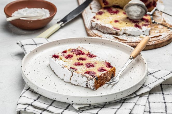 Błyskawiczne, wilgotne ciasto z wiśniami – przepis, który uratuje każdy deserowy kryzys