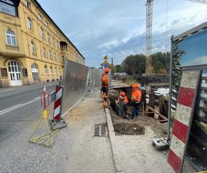 Awaria wodociągowa na Królowej Jadwigi w Bydgoszczy. Duże utrudnienia dla kierowców [ZDJĘCIA]