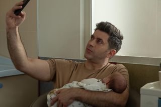 Na Wspólnej odc. 4032: Mikołaj (Krzysztof Wieszczek), synek (Gabrysia Melon)