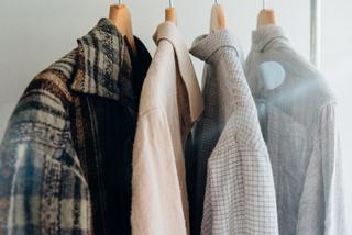 Przeprowadzka: jak spakować ubrania i tkaniny?