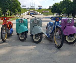 Osy kręciły kółka na stadionie żużlowym w Lesznie. Ogólnopolski zlot skuterów Osa Osieczna-Leszno 