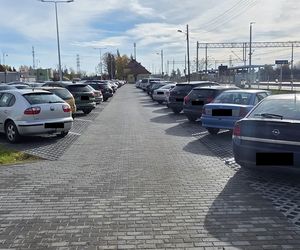 Zaparkuj i jedż koleją! Nowe parkingi powstały przy stacjach i przystankach w rejonie radomskim 