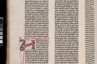 Karta 131v ze zdobionym inicjałem A(Nno) z II tomu Biblii Gutenberga z Pelplina 1452–1455