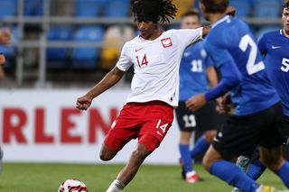 Jego matka jest Polką, natomiast ojciec Nigeryjczykiem. 