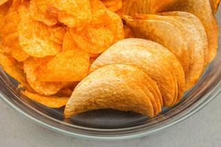 Popularne chipsy wśród młodzieży wycofane ze sprzedaży. Zdrowie klientów było zagrożone