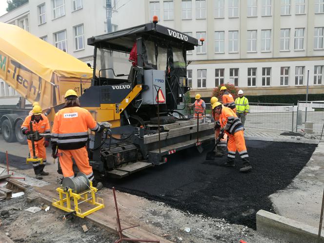 Piątek na placu budowy w centrum Torunia