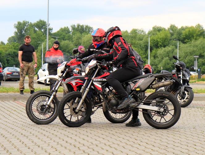 Przed Areną Lublin symbolicznie pożegnano dwójkę tragicznie zmarłych motocyklistów