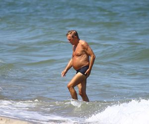 Jan Englert z żoną i ćorką w Juracie