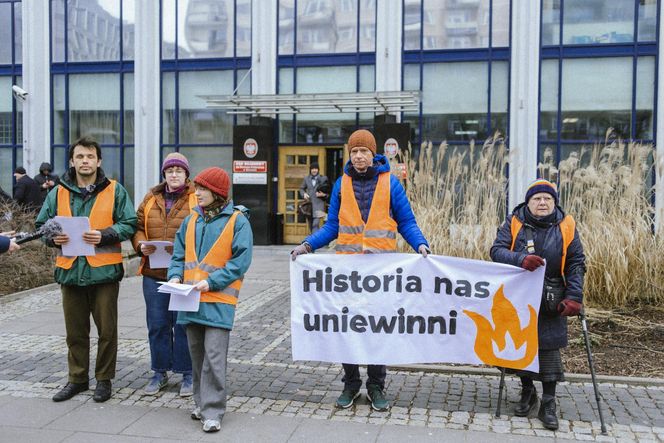 Kilkudziesięciu aktywistów stanie przed sądem. Ostatnie Pokolenie szykuje się na procesy za blokady warszawskich ulic