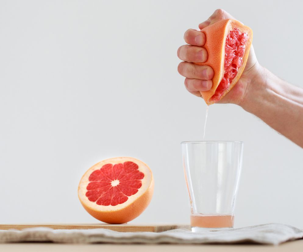 Sok z grejpfruta na odchudzanie i nie tylko. Dlaczego warto pić sok z grejpfruta? 
