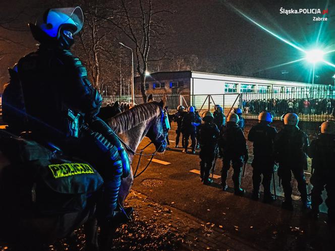 Policyjne interwencje podczas meczu Górnik Zabrze - Legia Warszawa