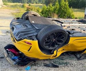 Echa wypadku w małopolskich Harmężach. Części renault zbierano 100 metrów od miejsca tragedii