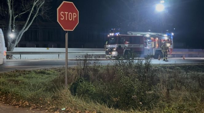 Śmiertelne potrącenie rowerzysty. Auto dachowało, dwie osoby trafiły do szpitala