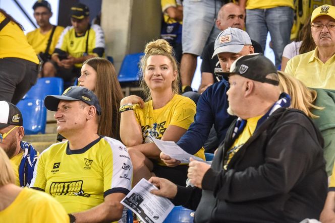 Sektor gości podczas finału PGE Ekstraligi. Zdjęcia kibiców Orlen Oil Motoru Lublin z Motoareny w Toruniu