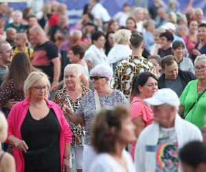 Potańcówka przed teatrem w Katowicach