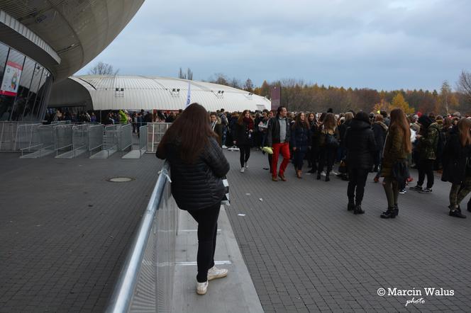 Justin Bieber w Krakowie. Tłumy fanek wyczekiwały gwiazdy przed Tauron Areną [GALERIA]