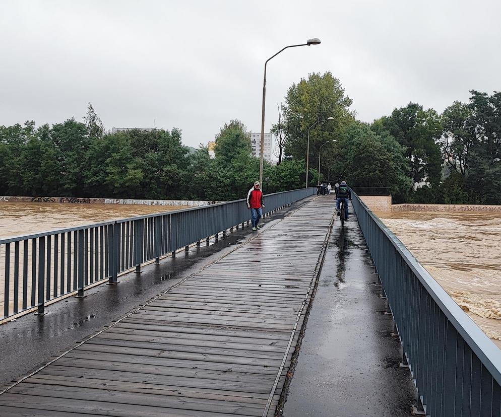 Bydgoszczanie pomagają powodzianom. Ruszyły zbiórki. Gdzie i jakie dary przekazywać?