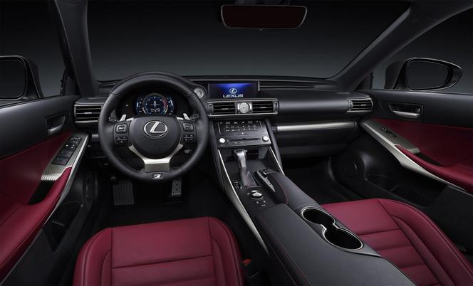 Lexus IS 200t lifting 2017
