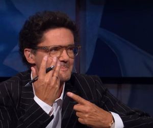 Kuba Wojewódzki z partnerką  na premierze Hamleta