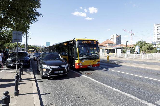 Paraliż w Warszawie po pożarze w metrze.