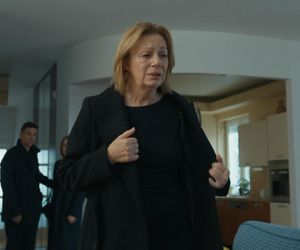 Barwy szczęścia, odcinek 3182. Wanda (Maja Barełkowska), Tomasz (Jakub Sokołowski), Oliwka (Wiktoria Gąsiewska)