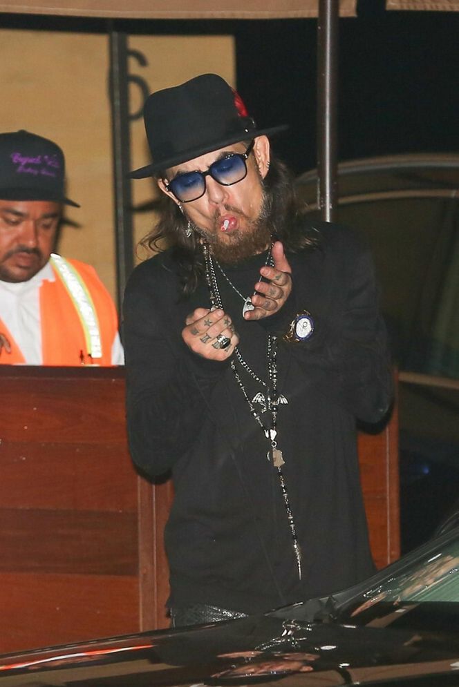 Gwiazdorzy rocka pobili się na scenie! Pozywają się nawzajem