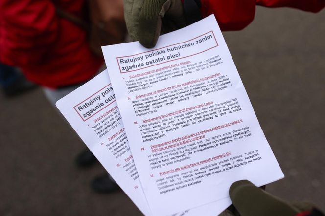 Protest "Solidarności" w Katowicach przed MCK. Chodzi o konferencję klimatyczną PRECOP