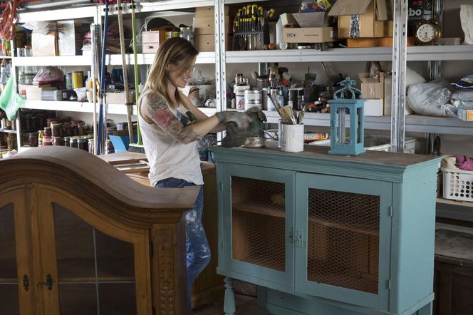 Stylowy pojemnik na kółkach DIY ze skrzynki po owocach – to będzie potrzebne