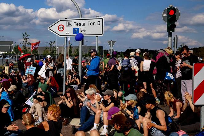 Protest przeciw planowanej rozbudowie fabryki Tesli pod Berlinem 