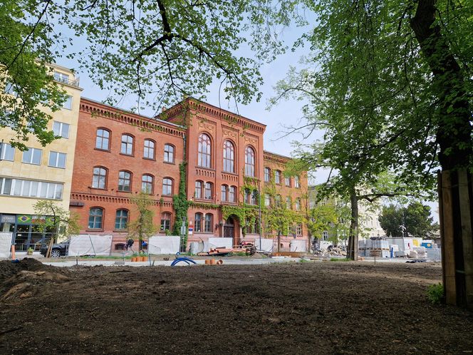 Tak teraz wygląda plac Wolności w Bydgoszczy. Powrót kwiaciarek ponownie opóźniony