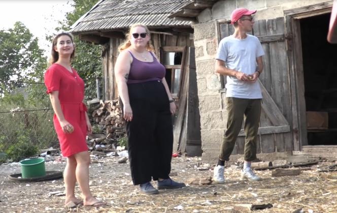 Rolnicy. Podlasie. Zagraniczne studentki zwiedzają gospodarstwo Gienka i Andrzeja z Plutycz