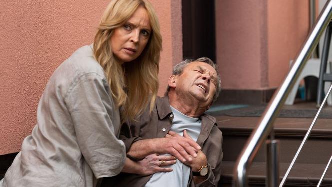 Barwy szczęścia odc. 2932. Agnieszka (Katarzyna Tlałka), Czesław Zarzeczny (Marian Jaskulski)