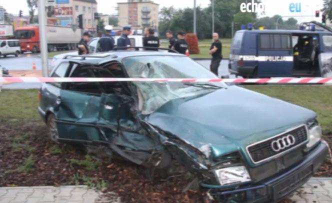 Wypadek w Kielcach - audi wjechało w radiowóz
