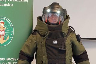 Straż graniczna czy kosmonauci? Funkcjonariusze z lotniska mają nowy, specjalny strój ochronny
