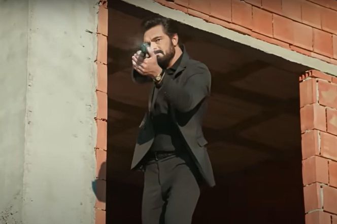 Strzelanina. Oby ludzie zagrażają Yamanowi 